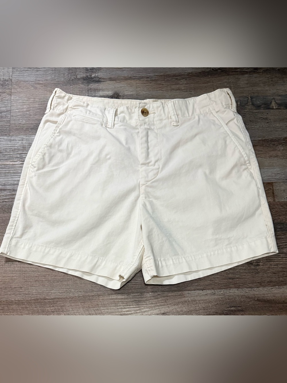 American Eagle Outfitters Men's Off-White Flat Front Shorts